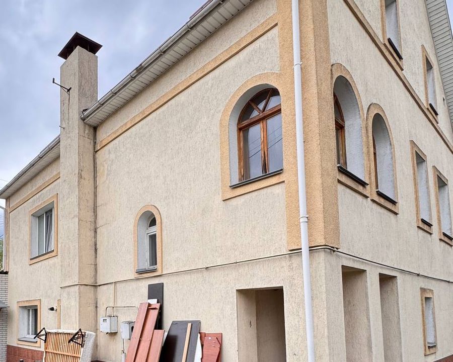Подвір'я центру