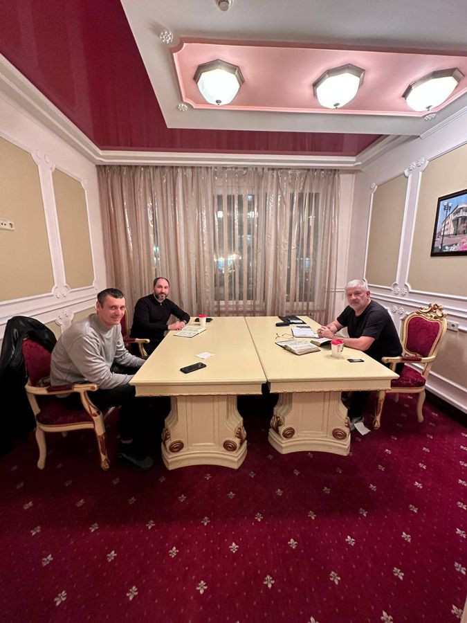 Вивчення Біблії за спільним столом