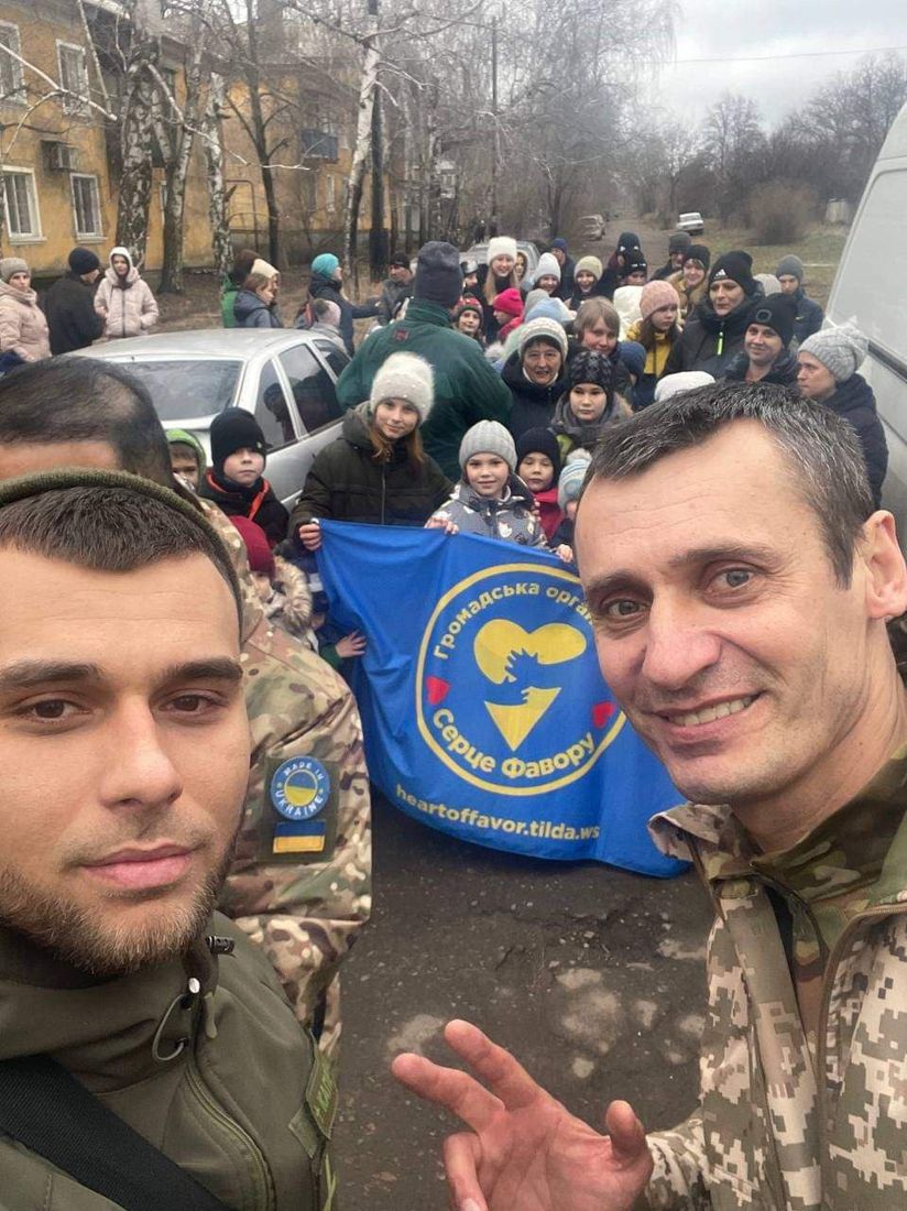 Капелани з дітьми та мешканцями прифронтового міста